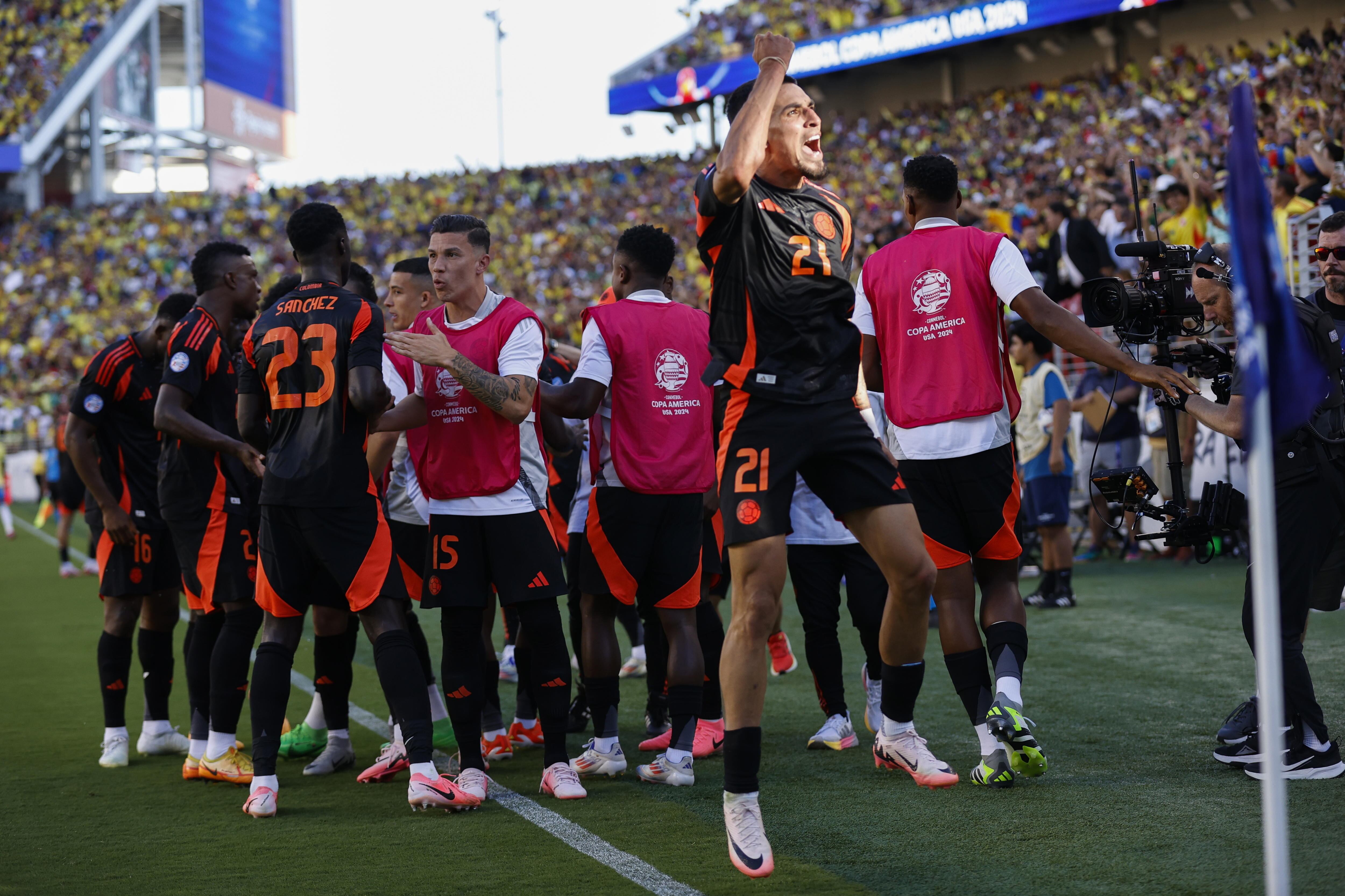 Santa Clara (United States), 02/07/2024.- Colombia defender Daniel Munoz reacts after scoring during the first half of the CONMEBOL Copa America 2024 group D soccer match between Brazil and Colombia, in Santa Clara, California, USA, 02 July 2024. (Brasil) EFE/EPA/JOHN G. MABANGLO