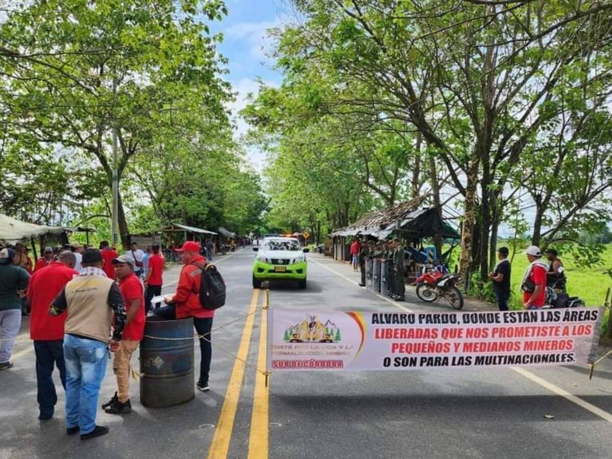 Se levanta el paro minero después de cinco días de bloqueos