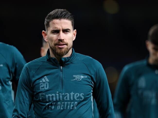 London (United Kingdom), 08/11/2023.- Jorginho of Arsenal warms up prior to the UEFA Champions League Group B match between Arsenal and Sevilla FC in London, Britain, 08 November 2023. (Liga de Campeones, Reino Unido, Londres) EFE/EPA/ISABEL INFANTES