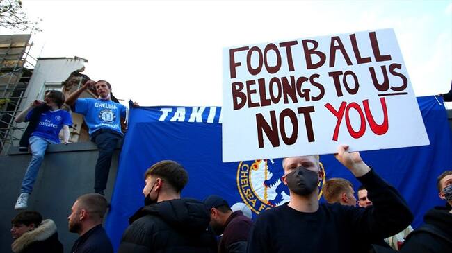 Protestas de hinchas del Chelsea ante creación de Superliga europea. Foto: Chloe Knott - Danehouse/Getty Images