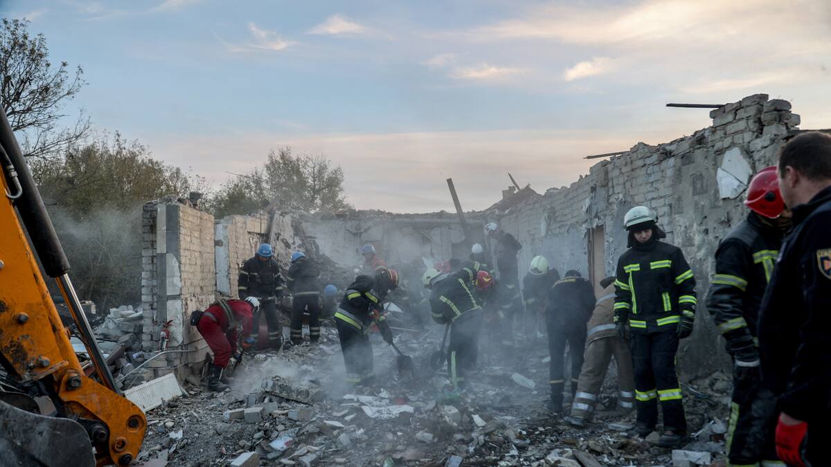 Al menos 51 muertos en bombardeo ruso en Ucrania mientras asistían a velorio