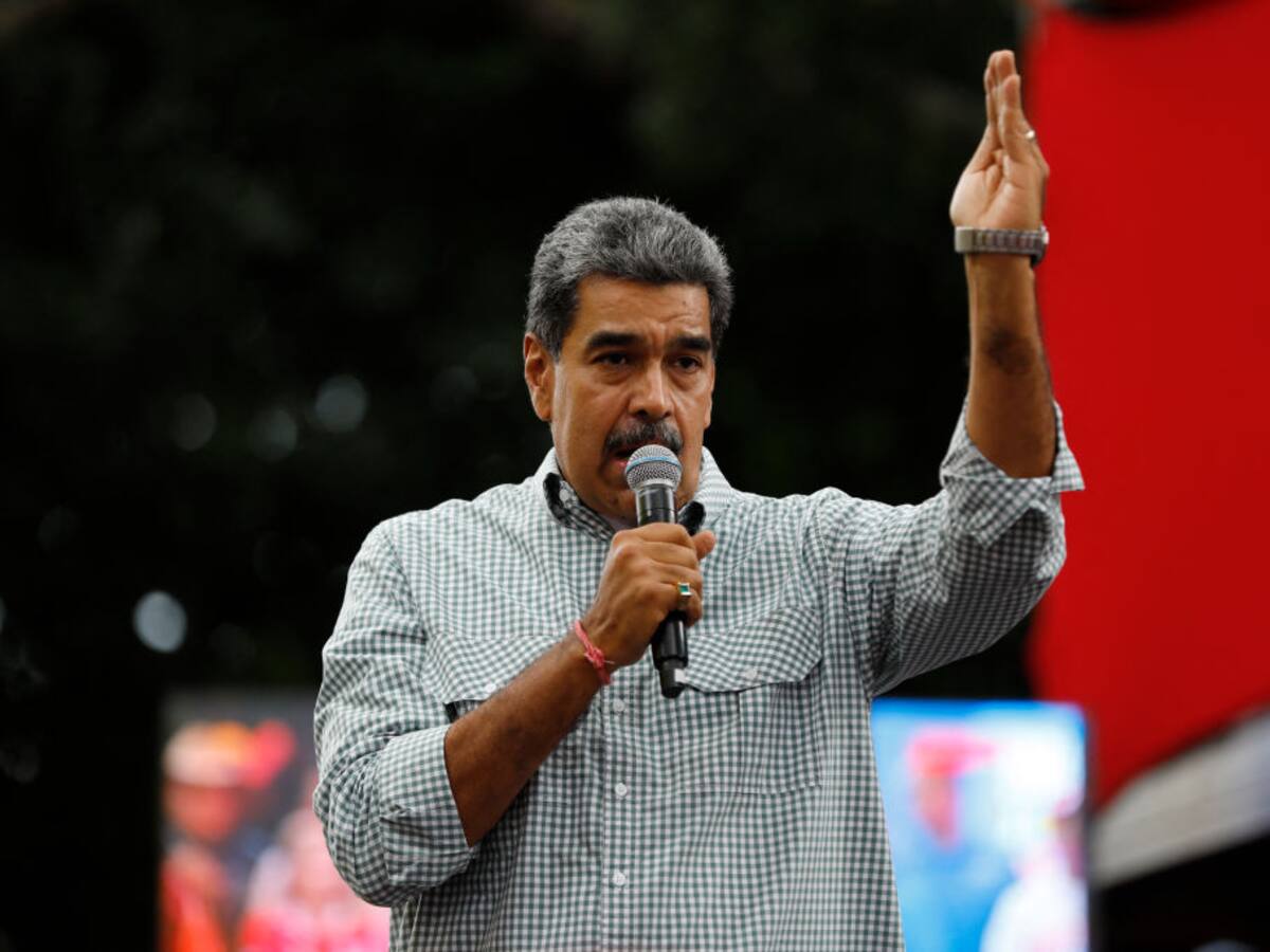 Nicolás Maduro convocó a venezolanos alistados a los cuarteles para aprender “a disparar”