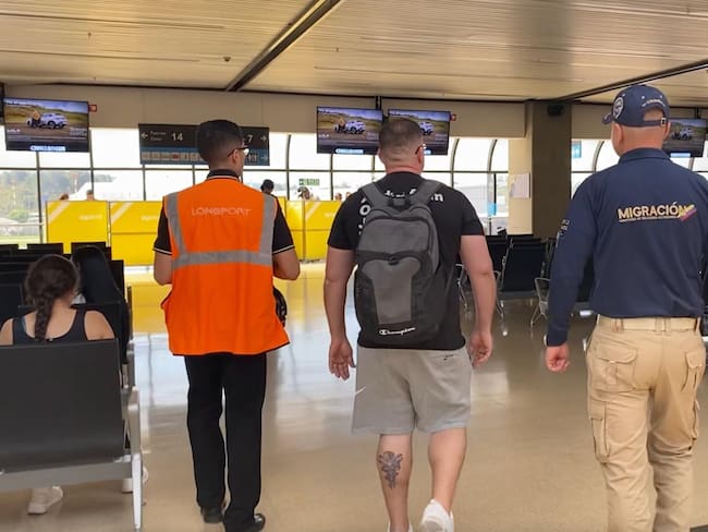 Extranjero fue inadmitido en Medellín por ser posible agresor sexual. Foto: Migración