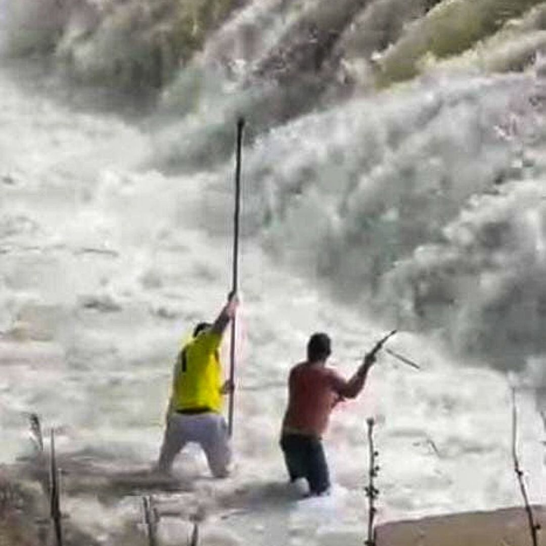 Después de dos horas de búsqueda recuperaron el cuerpo del hombre río abajo. Credito: Emergencias norte del Cauca.