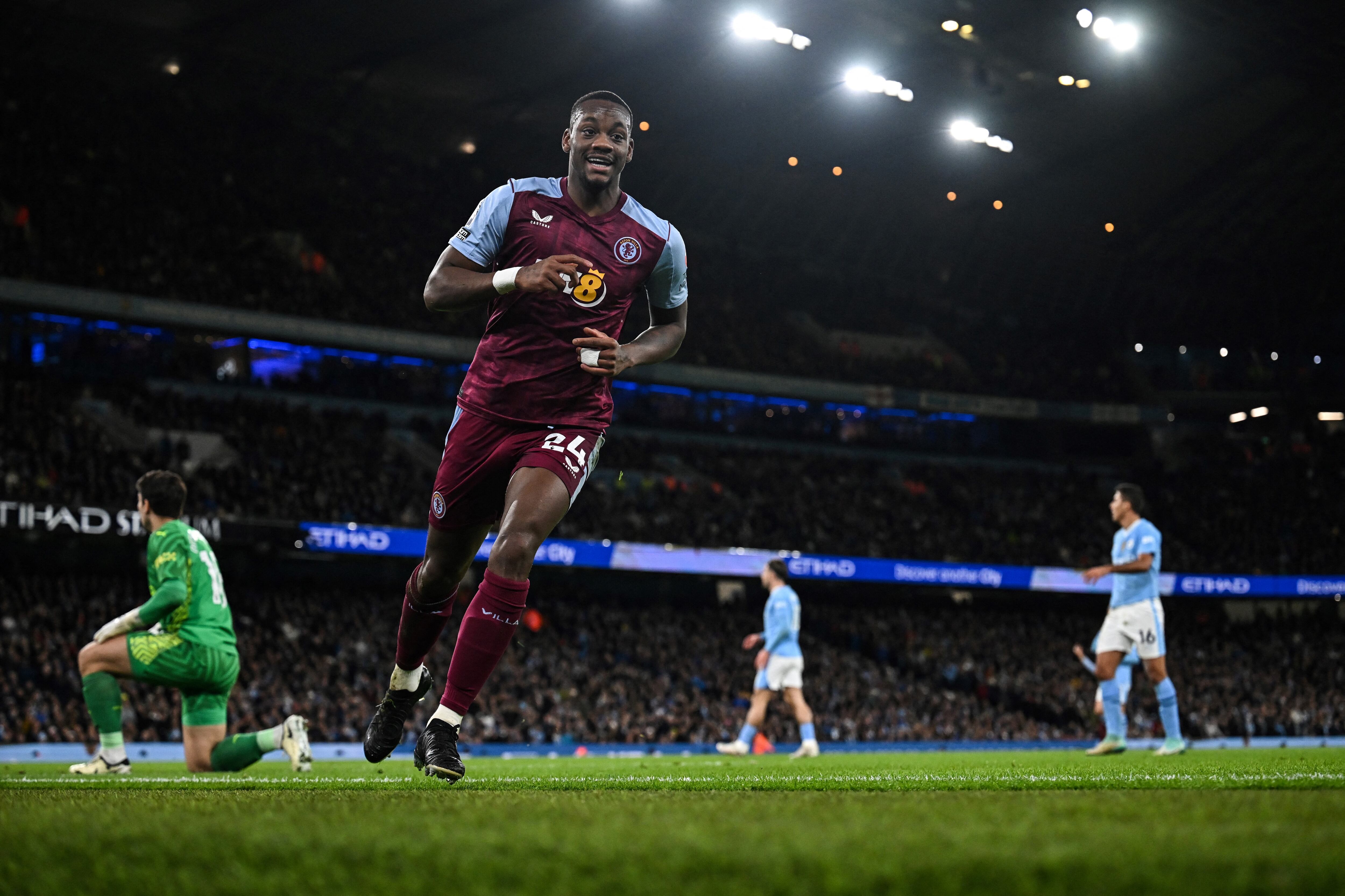Jhon Jader Durán en el partido entre Manchester City y Aston Villa. (Photo by PAUL ELLIS/AFP via Getty Images)