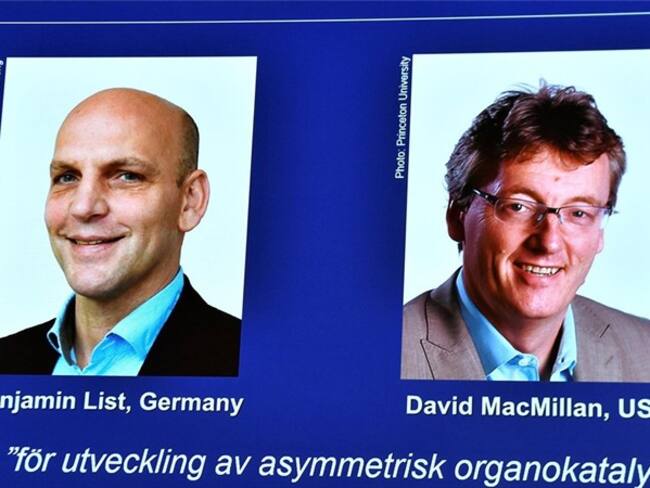 Los científicos David W.C. MacMillan y Benjamin List ganaron el Premio Nobel de Química por el desarrollo de una herramienta para la construcción de moléculas.. Foto: EFE/EPA/Claudio Bresciani SWEDEN OUT