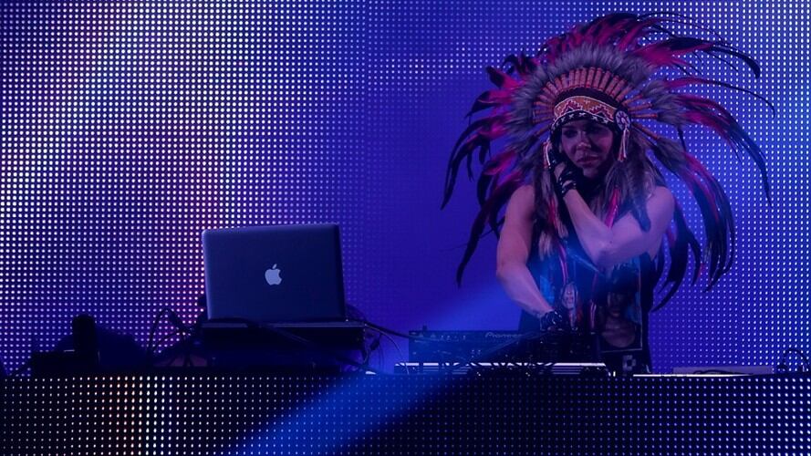 Críticas contra Natalia París por protagonizar masiva fiesta sin medidas de bioseguridad . Foto: Colprensa