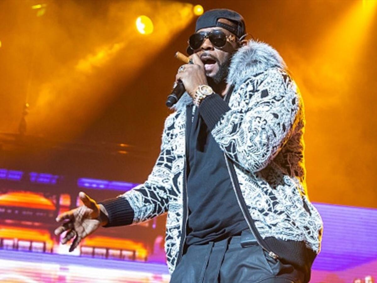 El cantante R. Kelly es acusado de 10 cargos de abuso sexual