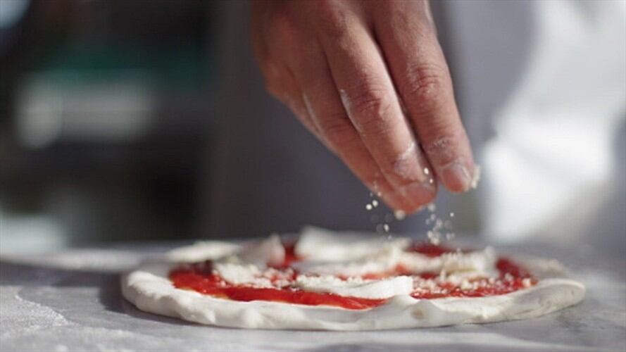 La mujer ganó el concurso “The Fastest Pizza Maker” al preparar una pizza en minuto y medio.. Foto: Getty Images
