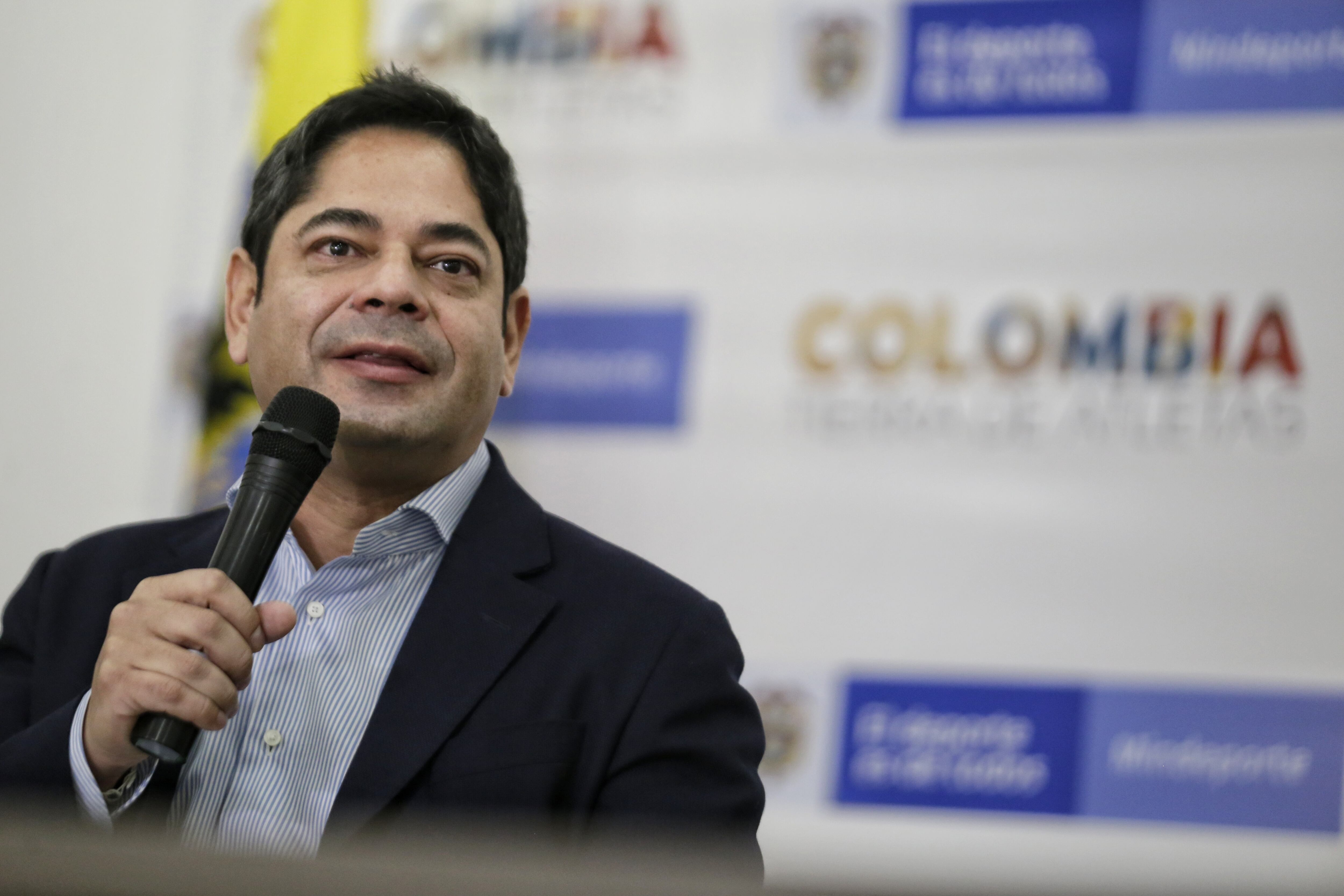 Bogotá. 3 de Noviembre del 2021. El ministerio del deporte en compañía de su Ministro, Guillermo Herrera, como también el presidente de la FCF, Ramón Jesurúm y el presidente de la Dimayor, Fernando Jaramillo, anuncian el apoyo del Gobierno Nacional al Fútbol Femenino profesional de Colombia. En la foto: Ministro del Deporte, Guillermo Herrera. (Colprensa-Sergio Acero)