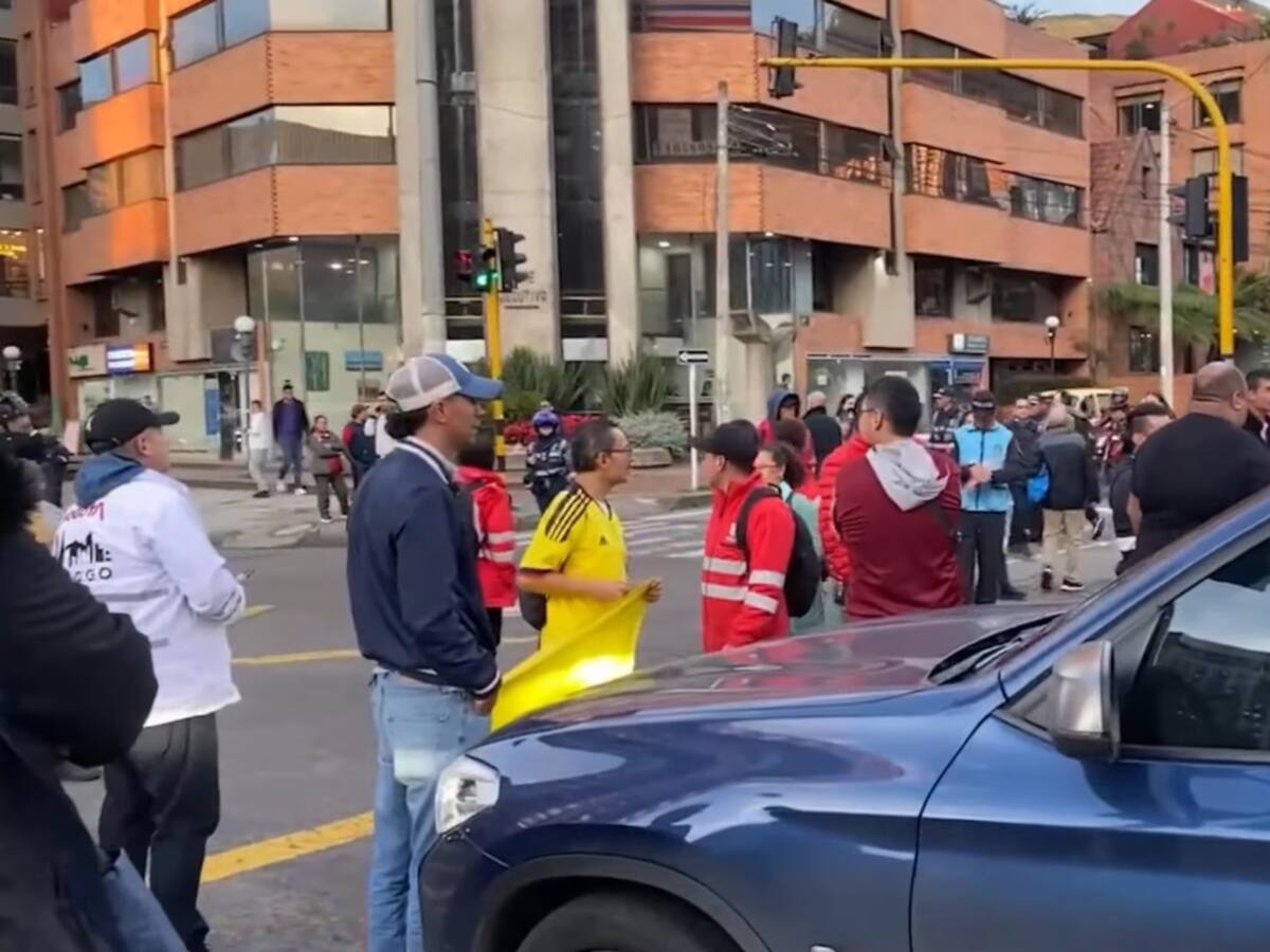 Taxistas protestaron por multas por invadir carril preferencial en la Carrera Séptima en Bogotá