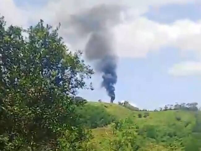 Helicóptero de la Policía fue derribado con dron en Amalfi, Antioquia; se confirma una víctima mortal.