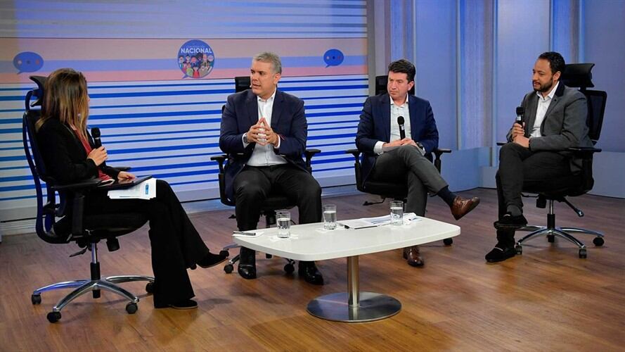 En la plataforma hay una carta abierta del presidente en la que invita a los colombianos a construir juntos acciones de mejoramiento de los programas gubernamentales nacionales y regionales. Foto: Foto Presidencia