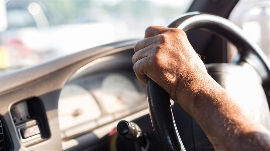 Abuelo condujo a 191 km/h porque iba tarde para vacunarse. Foto: Getty Images