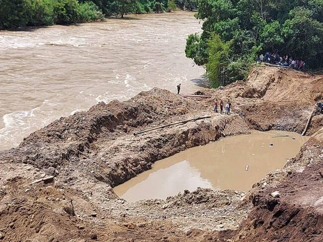 Buscan determinar filtración de agua en mina de Caldas, con buzos de la Defensa Civil. Foto: Mario Hernán Escobar