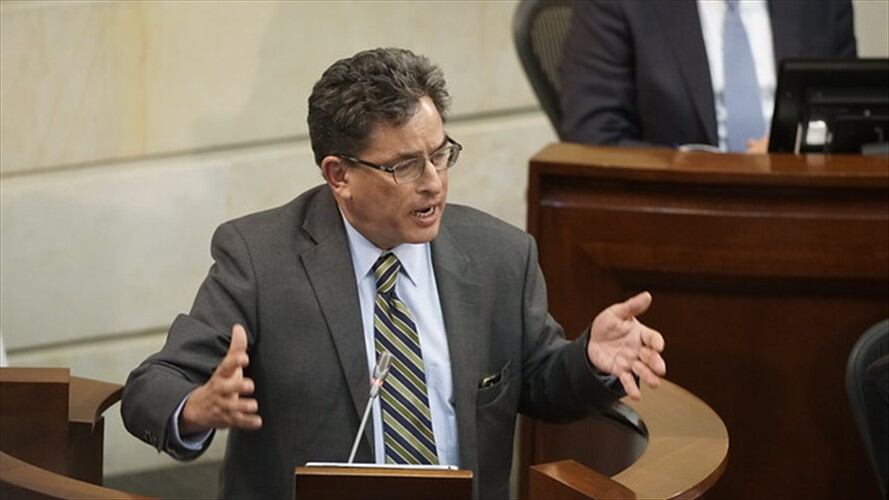 Asientos contables demostrarían que Carrasquilla recibió 22 mil millones por bonos de agua. Foto: Colprensa