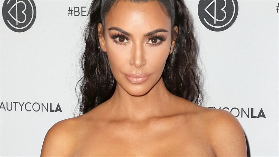 La celebridad subió una imagen a Instagram en la que no dejó nada a la imaginación con su vestido de baño vintage.. Foto: Getty Images