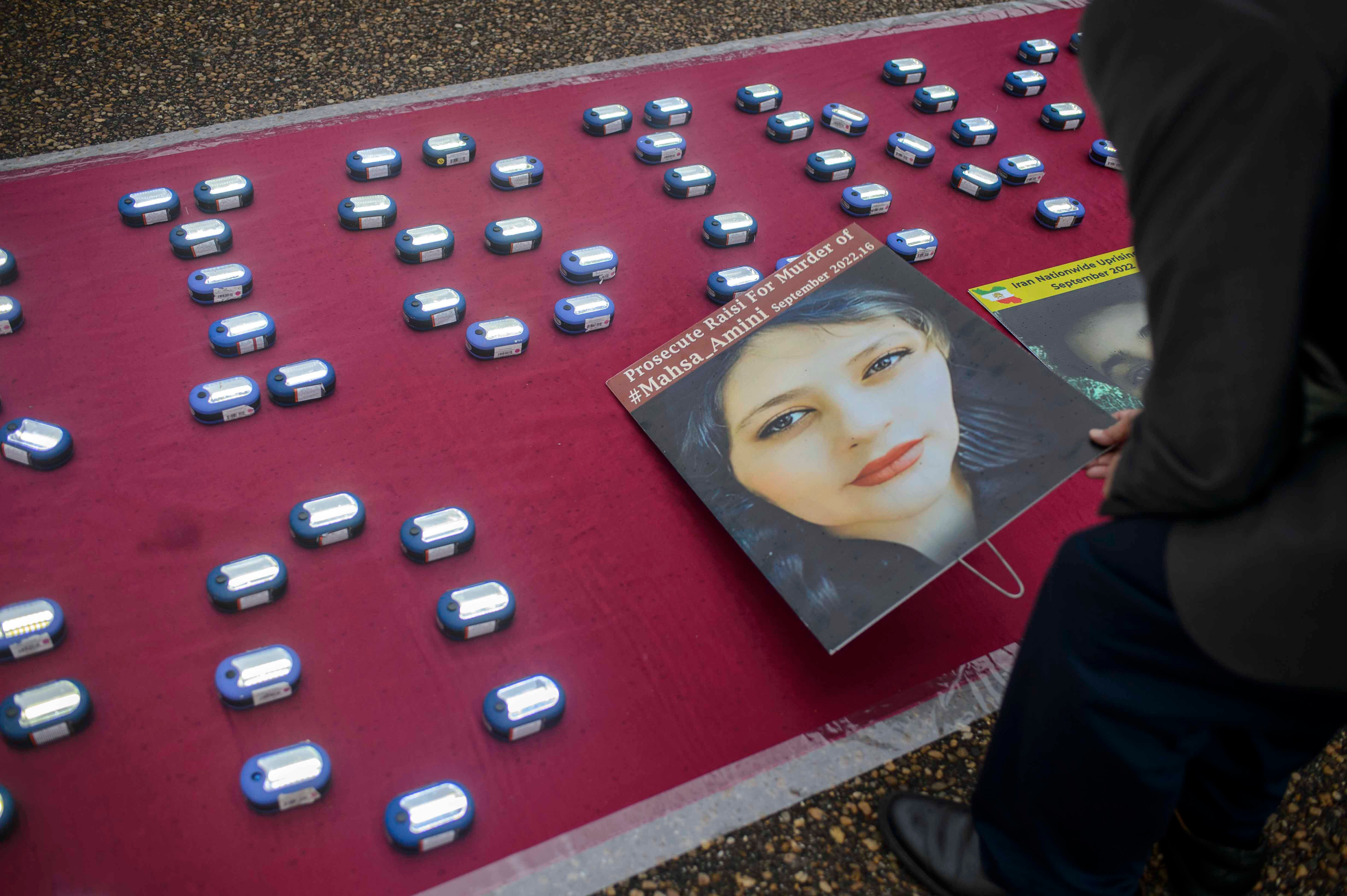 Homenajes a Mahsa Amini. (Photo by Bonnie Cash/Getty Images)