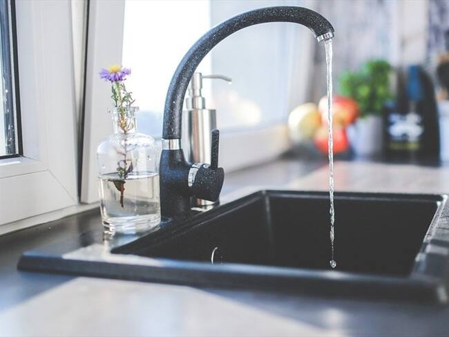 En abril, colombianos más pobres podrán diferir pago de sus facturas de agua y luz . Foto: Pixabay