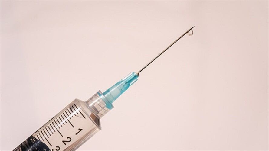 La realidad virtual logra que los niños reduzcan la ansiedad y la percepción del dolor durante los procedimientos médicos.. Foto: Getty Images