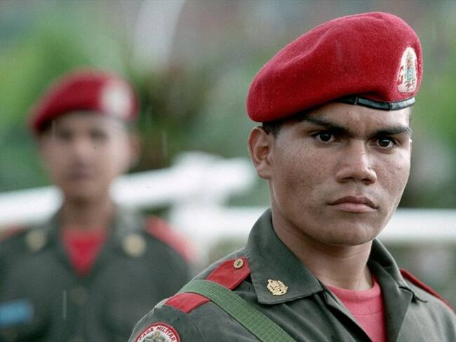 Militares venezolanos piden asilo ante la Cancillería colombiana. Foto: Getty Images