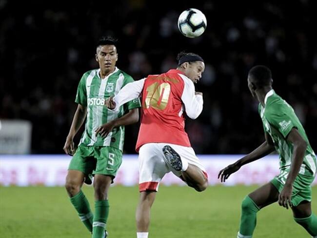 Ronaldinho se despidió de sus hinchas en Bogotá. Foto: Colprensa