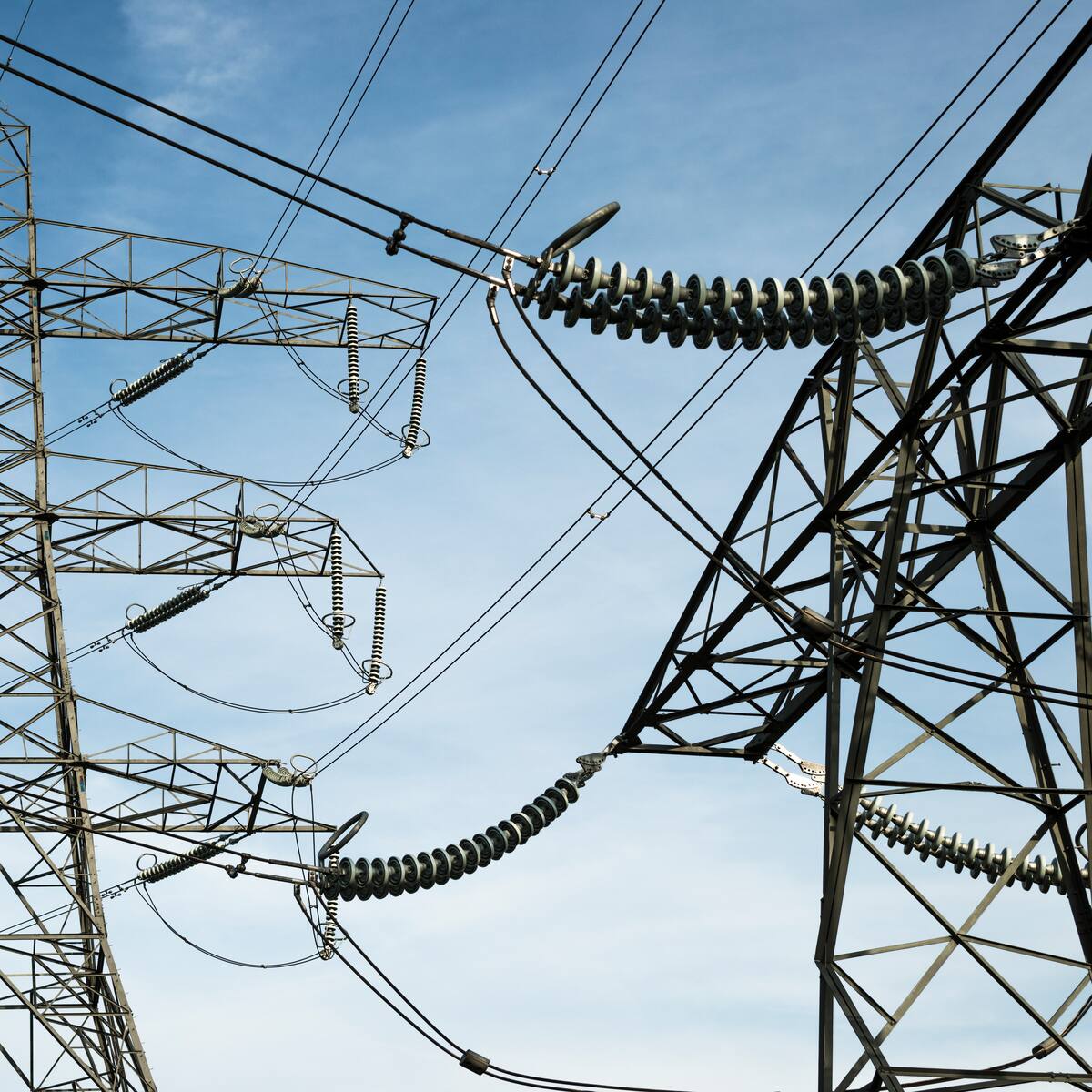 Proponen generar cambios en criterios de priorización para ampliar cobertura de energía