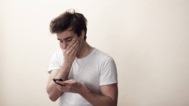 ¿Qué piensa de las personas que revisan el teléfono de sus parejas?. Foto: Getty Images