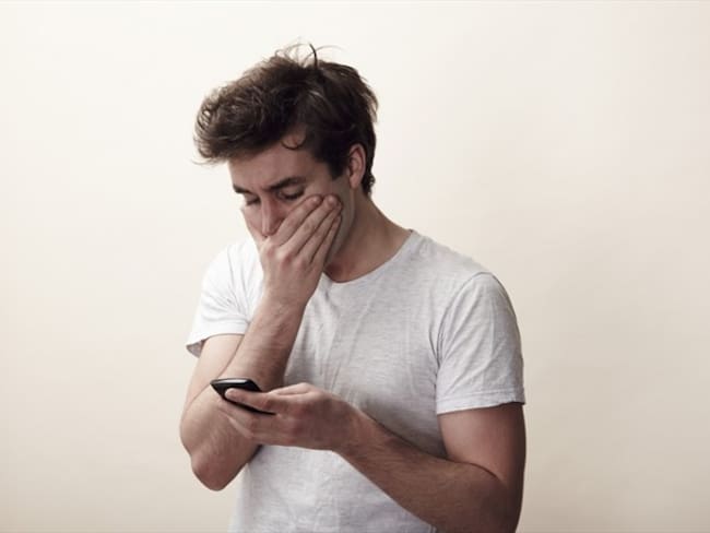 ¿Qué piensa de las personas que revisan el teléfono de sus parejas?. Foto: Getty Images