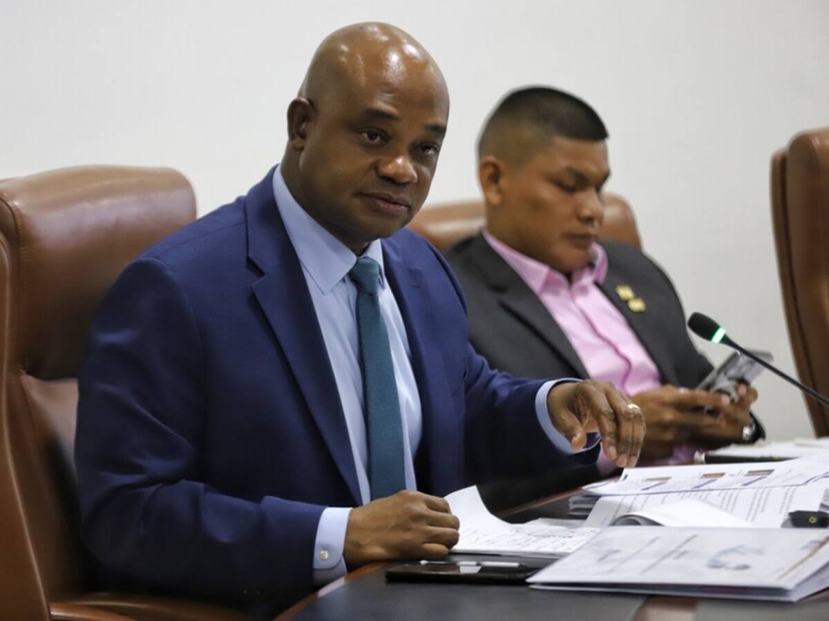 Luis Gilberto Murillo hace nuevos movimientos de funcionarios en la Cancillería