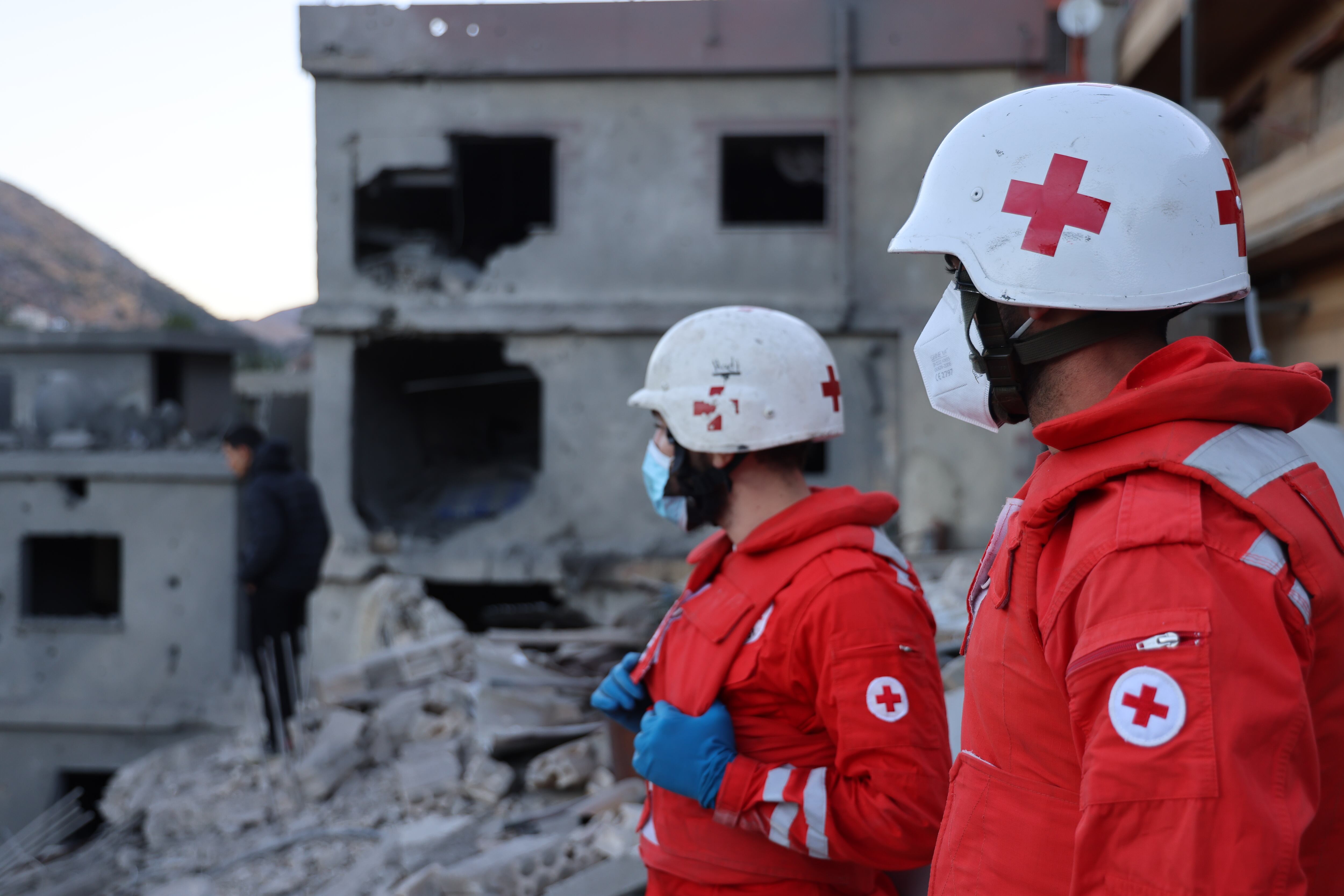 Cruz roja en Líbano. FOTO: Ramiz Dallah/Anadolu via Getty Images
