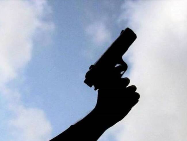 Dos hombres que se movilizaban en moto le dispararon a la víctima. Foto: Colprensa.