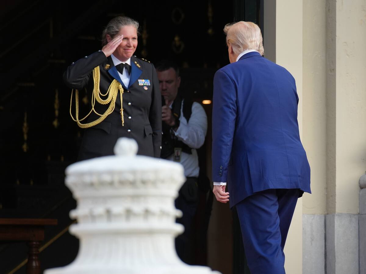 Donald Trump aterrizó en Países Bajos para participar en la cumbre de la OTAN