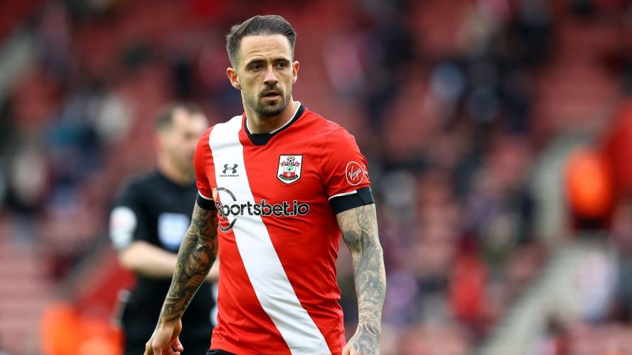 Delantero Danny Ings vistiendo la camiseta del Southampton