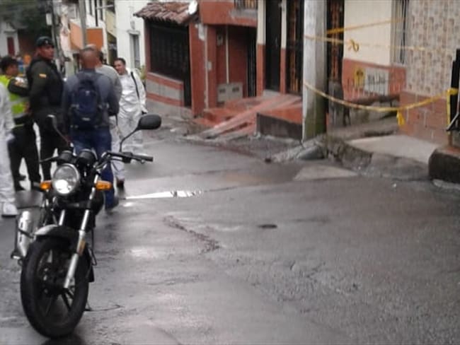 Un muerto y dos heridos por ataque con granada en Medellín. Foto: Isabel Escobar