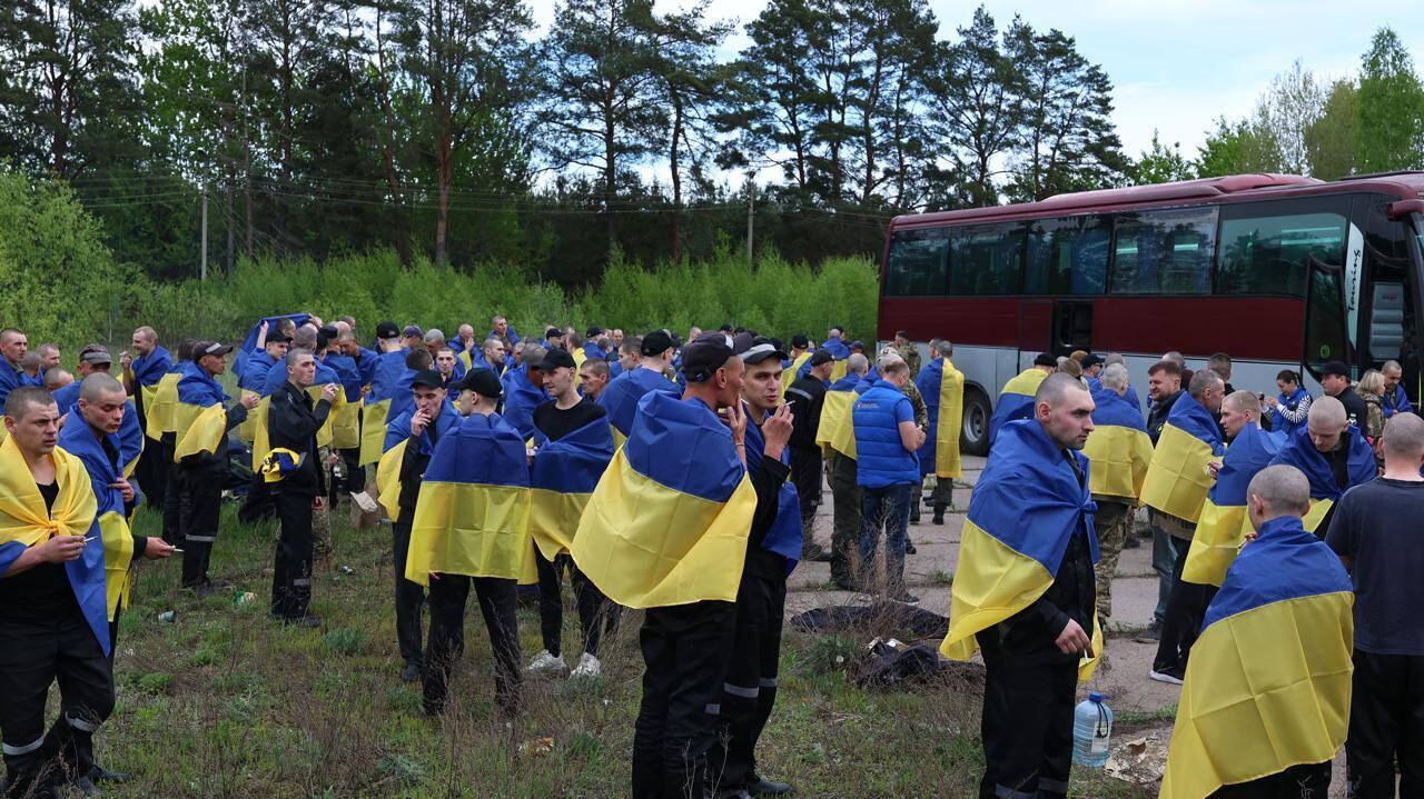 Intercambio de prisioneros de Guerra de Ucrania del 6 de mayo. FOTO: Ukrainian Presidency / Handout/Anadolu via Getty Images