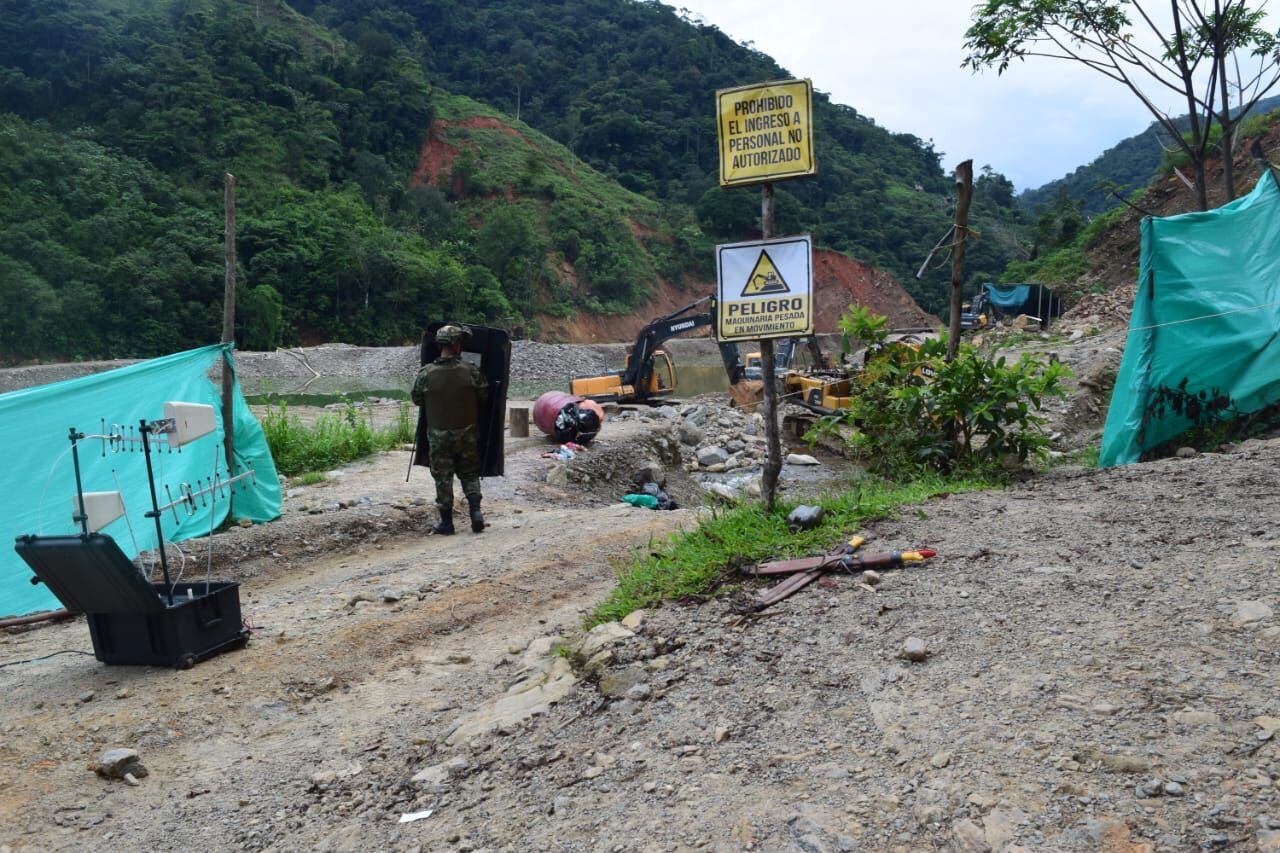 Operativo de la fuerza pública por maquinaria con explosivos en Antioquia. Foto: Suministrada