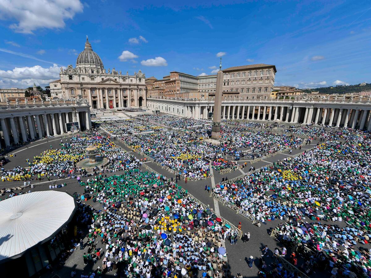 Más de 40.000 personas esperan el “Habemus Papam” en la plaza de San Pedro