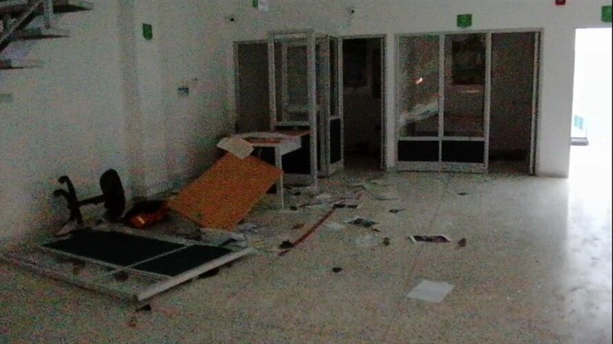El pasado martes se registró en Cartagena el ataque y la destrucción de un CAI de la Policía, una sede de Bancolombia y otra de Crezcamos. Foto: Antonio Canchila