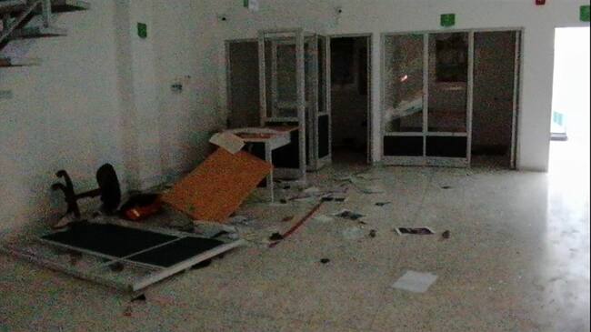 El pasado martes se registró en Cartagena el ataque y la destrucción de un CAI de la Policía, una sede de Bancolombia y otra de Crezcamos. Foto: Antonio Canchila
