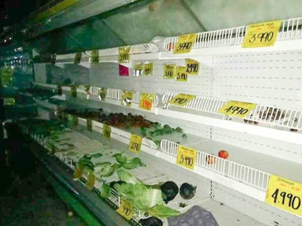 Policía inició recuperación de mercancía saqueada en supermercados