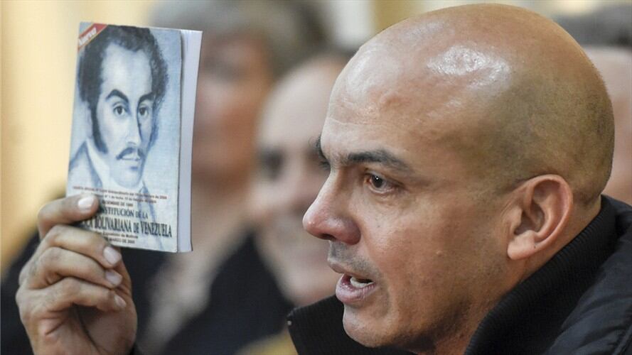 Fiscalía investiga a Clíver Alcalá por hallazgo de armamento en Colombia . Foto: Getty Images