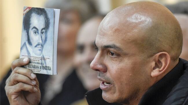 Fiscalía investiga a Clíver Alcalá por hallazgo de armamento en Colombia . Foto: Getty Images