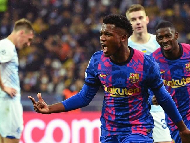 Ansu Fati, atacante del FC Barcelona anotó gol ante el Dinamo de Kiev . Foto: SERGEI SUPINSKY/AFP via Getty Images