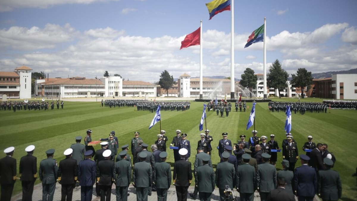 Por fin sale del Ejército el gral. Mario González, hombre fuerte de la Inteligencia