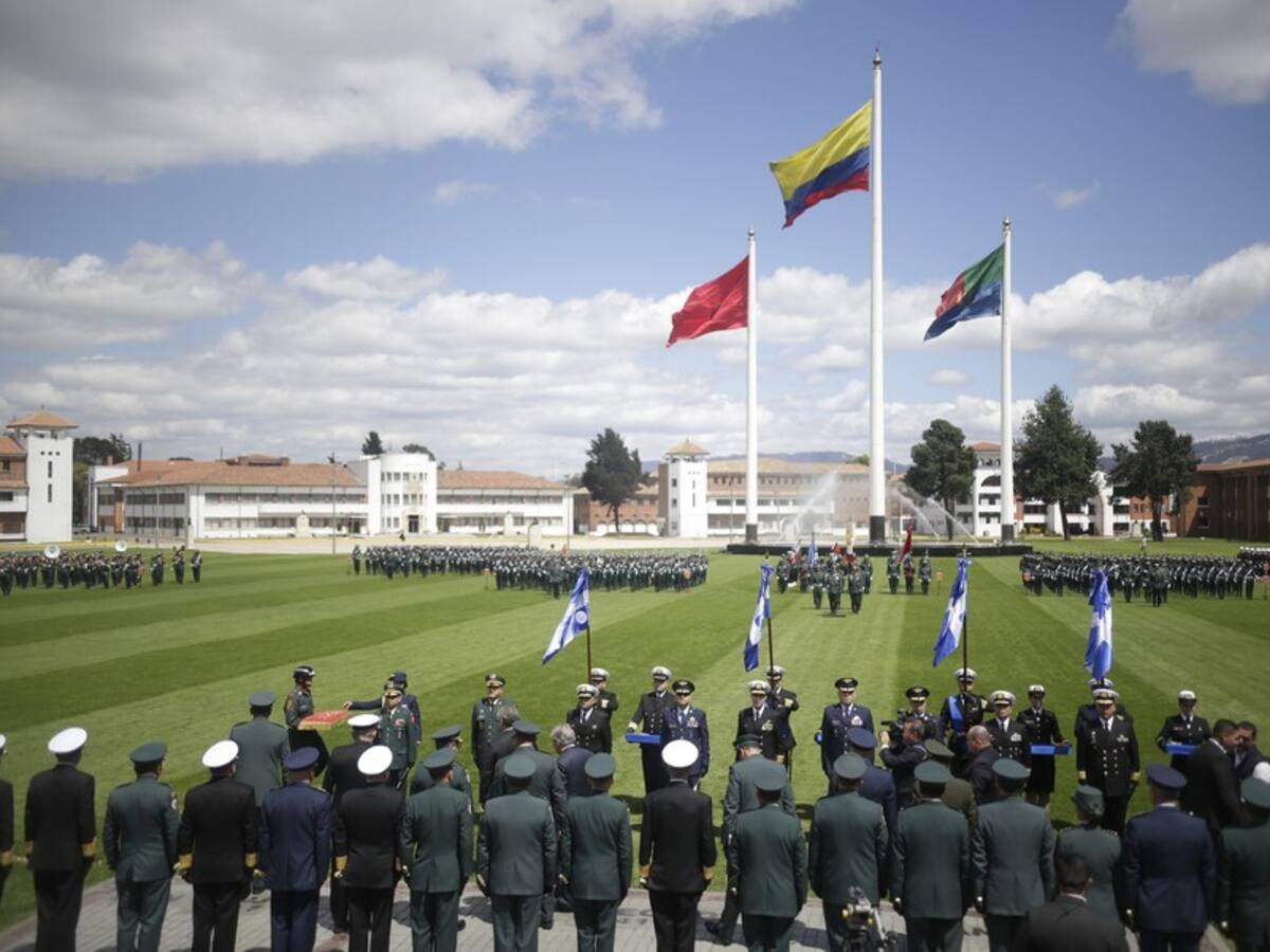 Por fin sale del Ejército el gral. Mario González, hombre fuerte de la Inteligencia