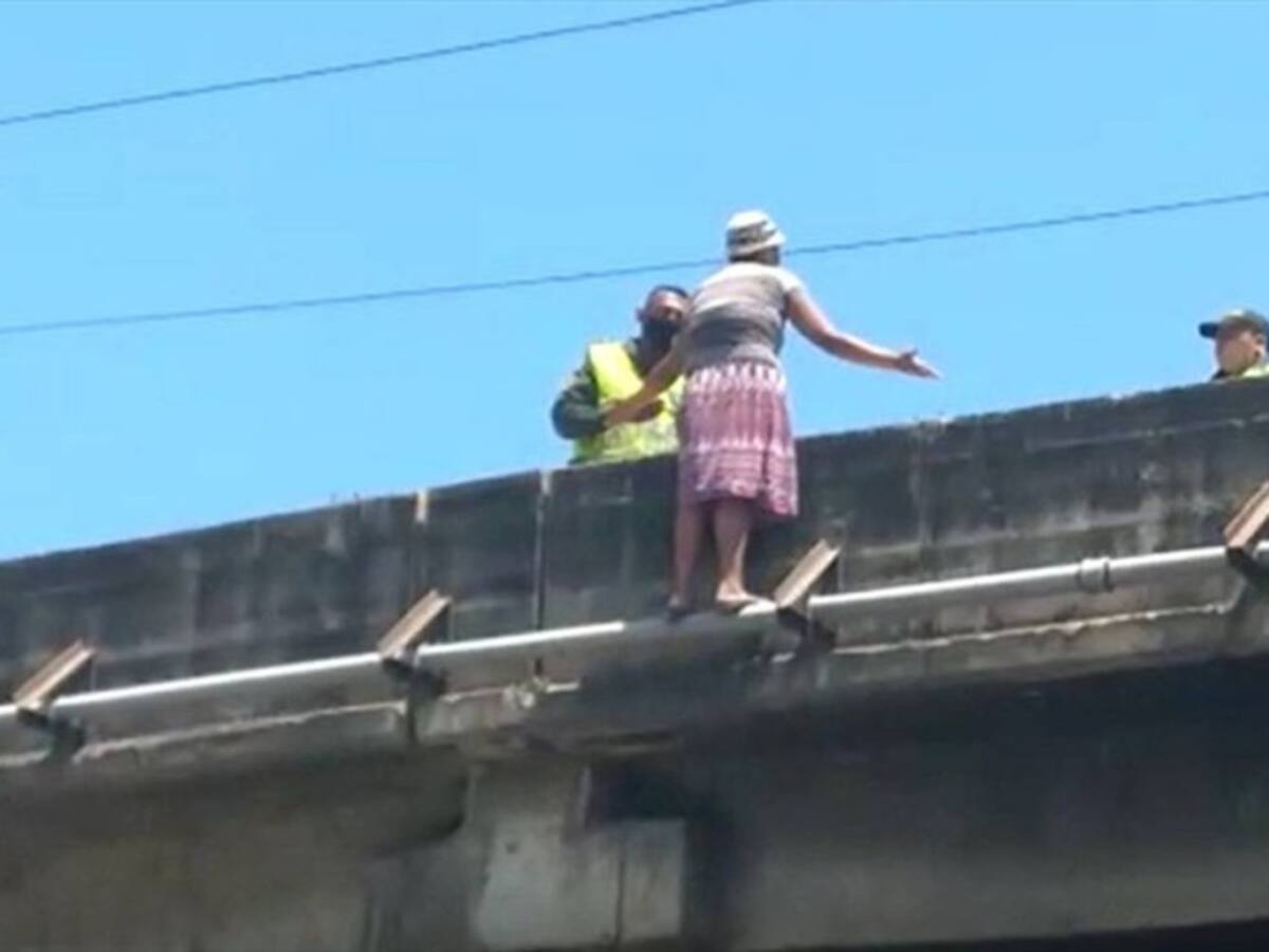 Policía evitó que mujer disfrazada de anciana se quitara la vida en Ciénaga, Magdalena