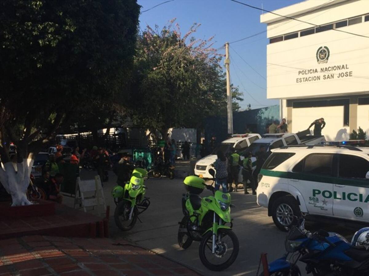 Cinco policías muertos y 41 heridos tras atentado en Barranquilla