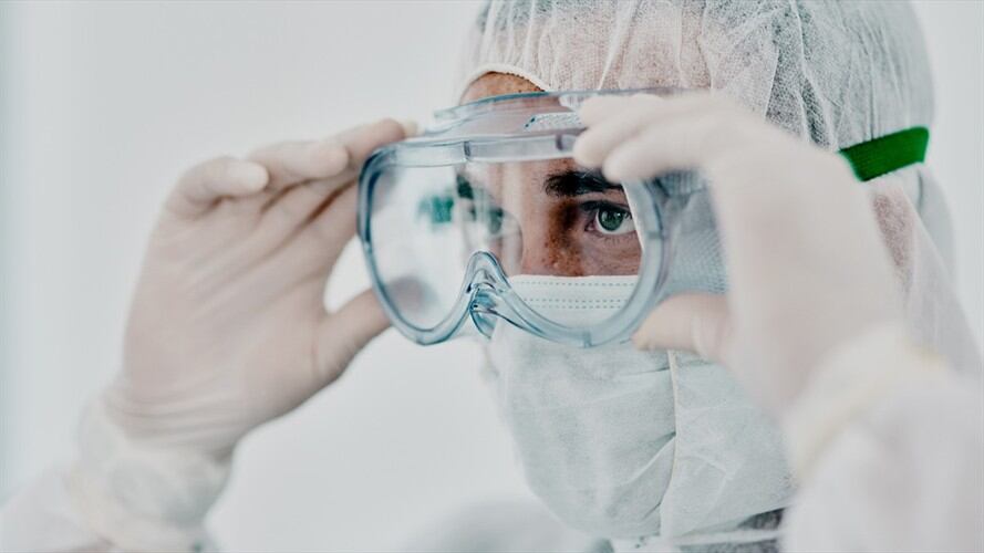Esta empresa habría incrementado el precio de Equipos de Protección Personal como máscaras de respiración, gafas protectoras y filtros de protección. Foto: Getty Images