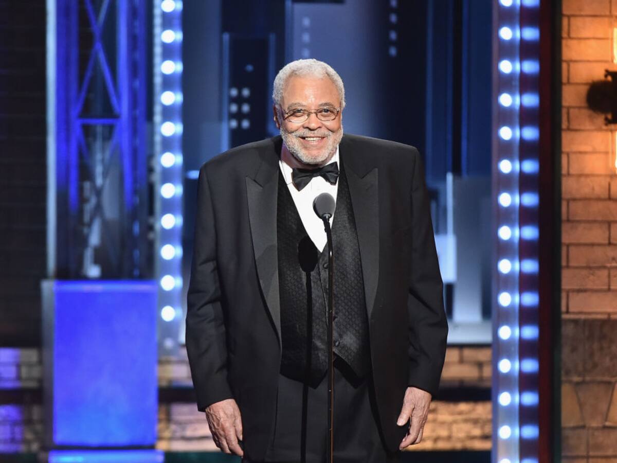 Murió James Earl Jones, actor que dio voz a Darth Vader, a los 93 años